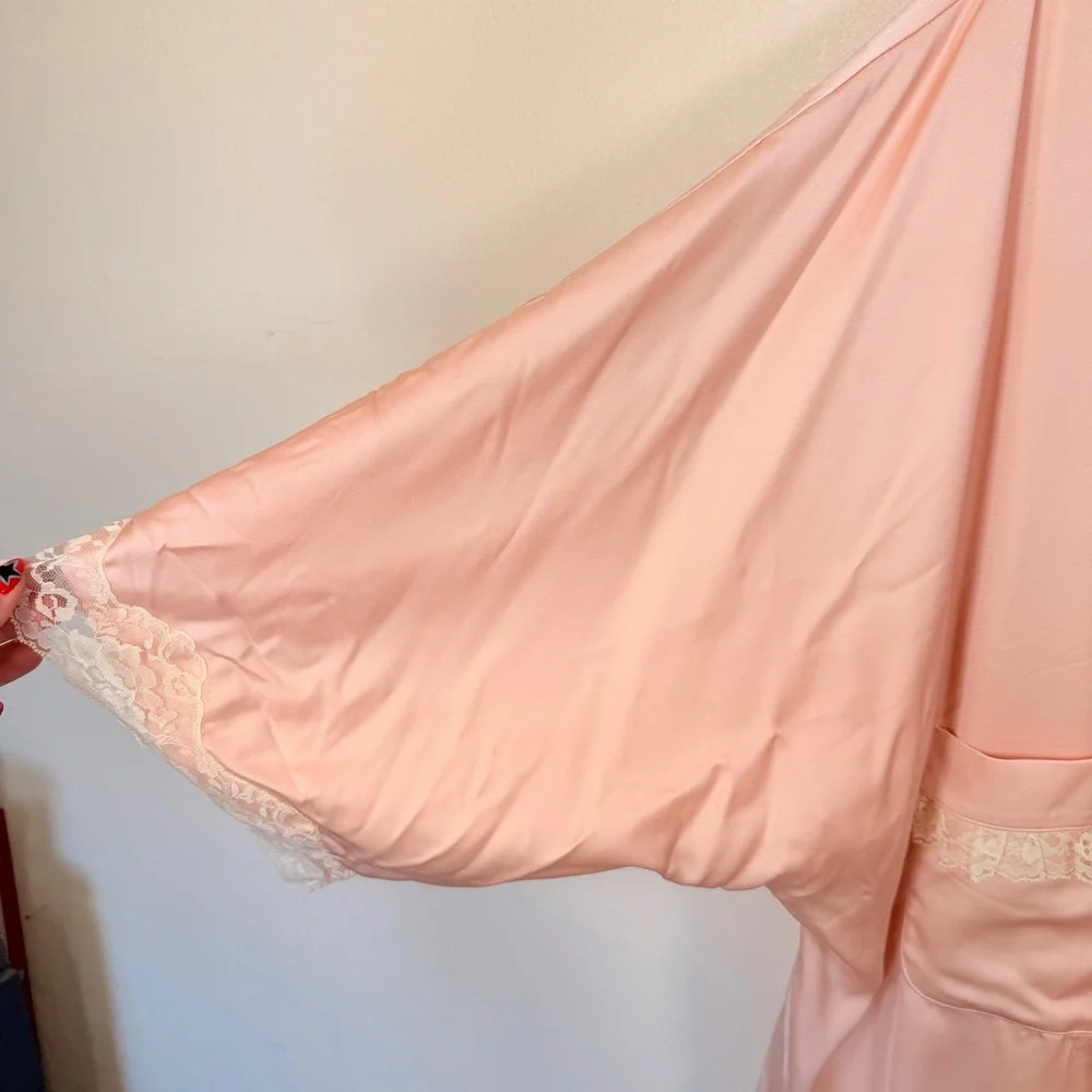 Lacemade Retro Satin Lace Romantic Oversized House Coat Robe Pink - Picture 3 of 10